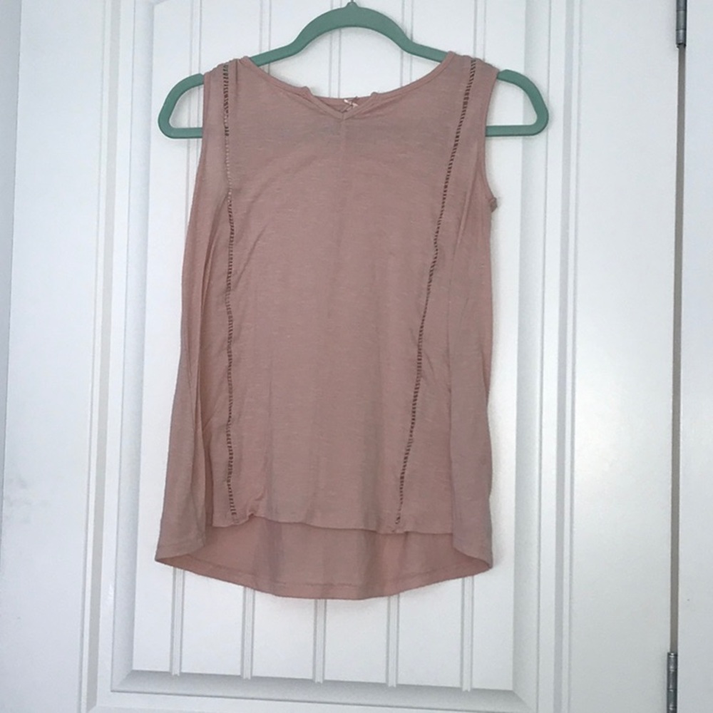 Sleeveless shirt